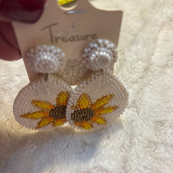 NEW Sunflower Seed Beaded Earrings in Yellow and Brown - Picture 5 of 8